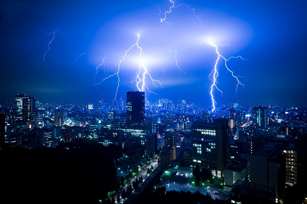 防ぐことのできない大雨や雷 落雷による停電が起こった場合の対処法とは 電気の比較インズウェブ